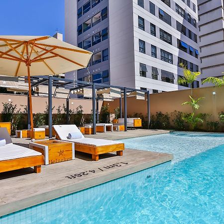 Готель Radisson Red Campinas Кампінас Екстер'єр фото The hotel's pool