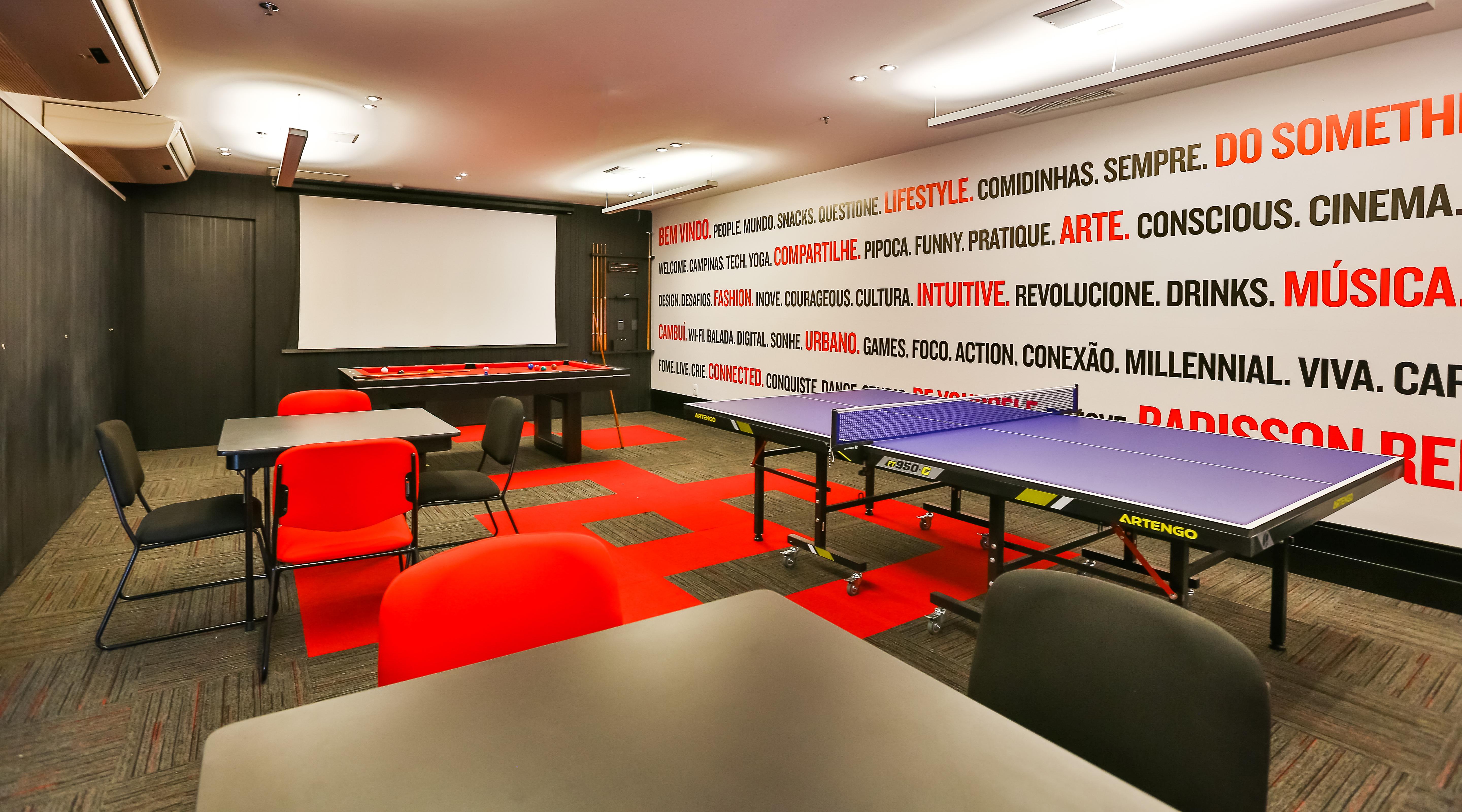 Готель Radisson Red Campinas Кампінас Екстер'єр фото The table tennis room