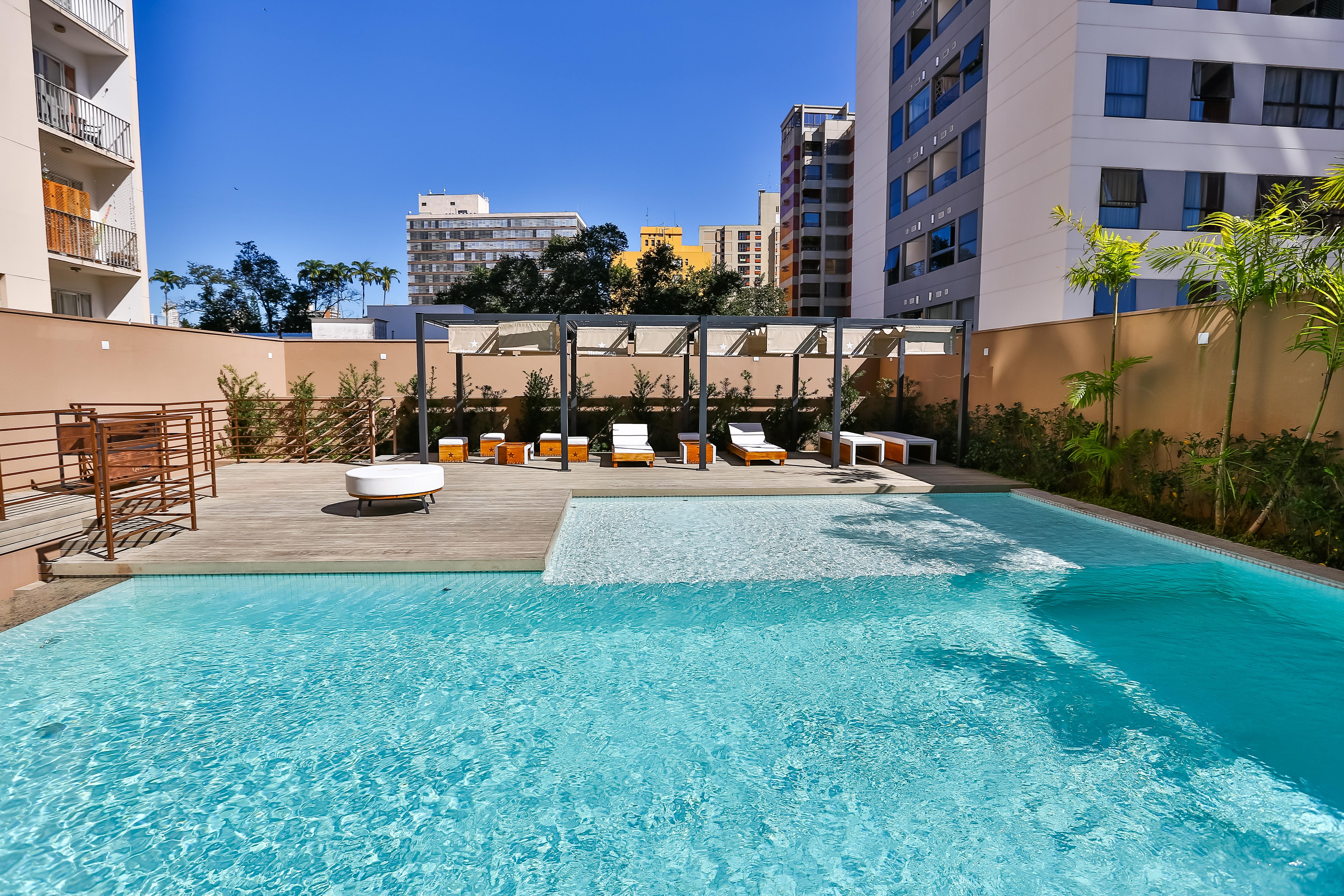 Готель Radisson Red Campinas Кампінас Екстер'єр фото The swimming pool at the hotel