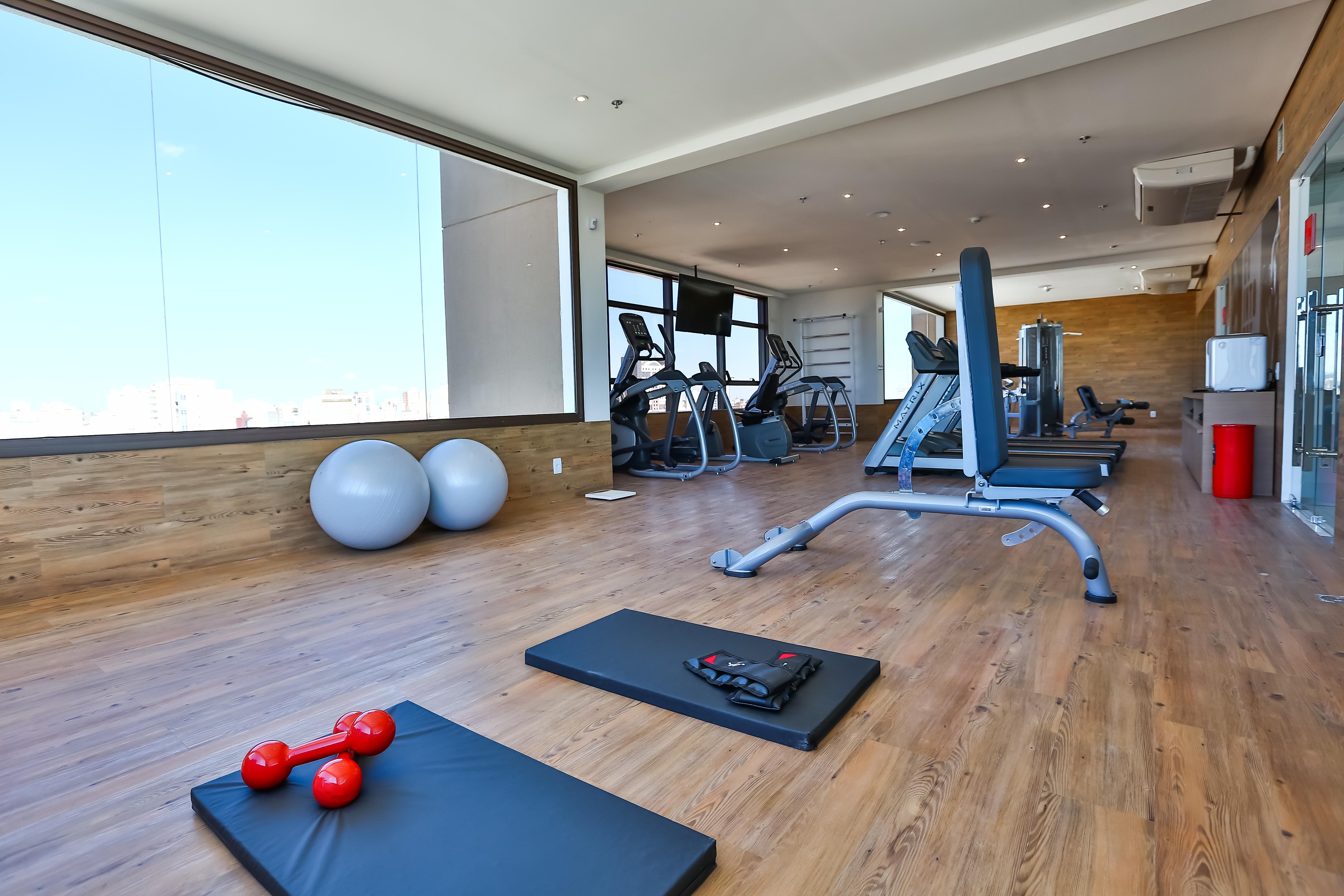 Готель Radisson Red Campinas Кампінас Екстер'єр фото The gym at the hotel