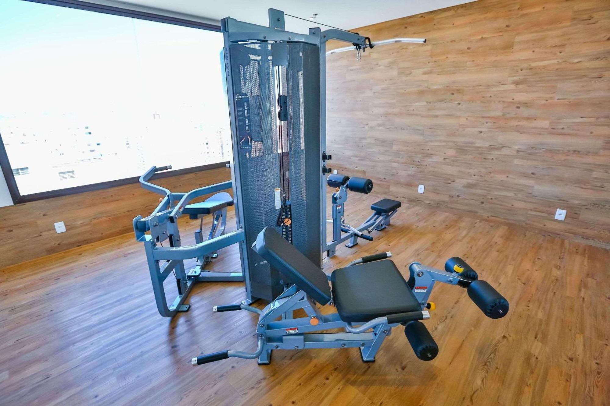 Готель Radisson Red Campinas Кампінас Екстер'єр фото A leg press machine