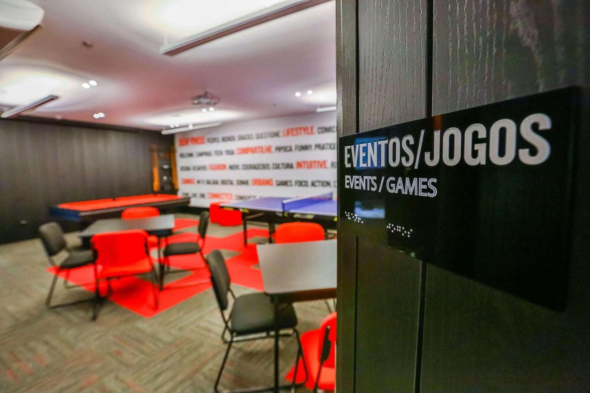Готель Radisson Red Campinas Кампінас Екстер'єр фото Games Room